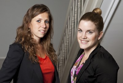 Anna Fokkema (links) en Nadine Janssen (rechts) verrichtten het onderhavige onderzoek voor hun masterstudie MPA (Management Policy Analysis and Entrepreneurship in Health & Life Sciences)