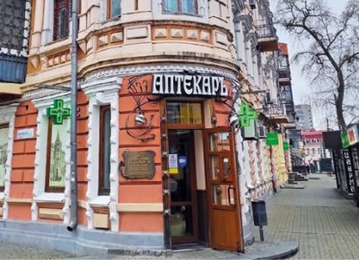Deel verwoeste  apotheken Oekraïne  weer hersteld